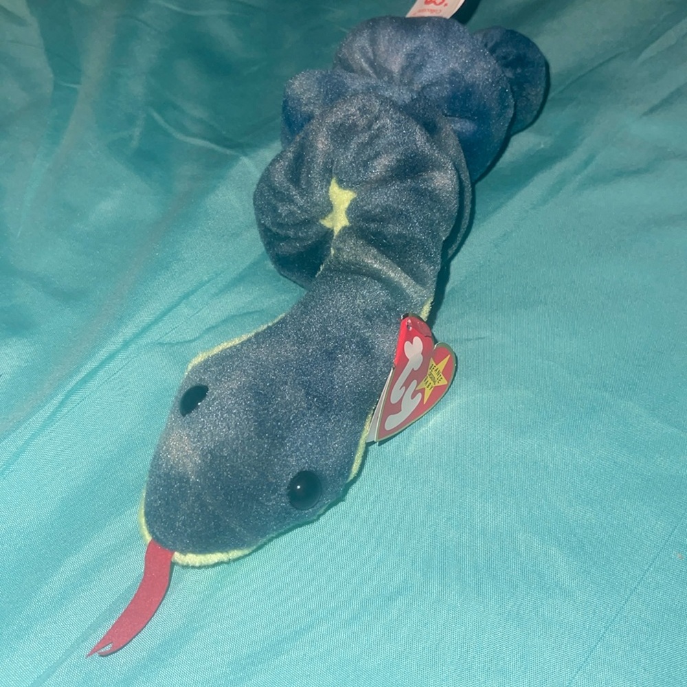 Hissy the beanie baby